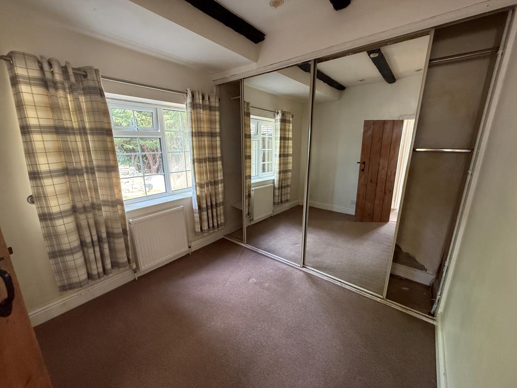 Lot: 180 - DETACHED BUNGALOW WITH POTENTAL - Bedroom 1